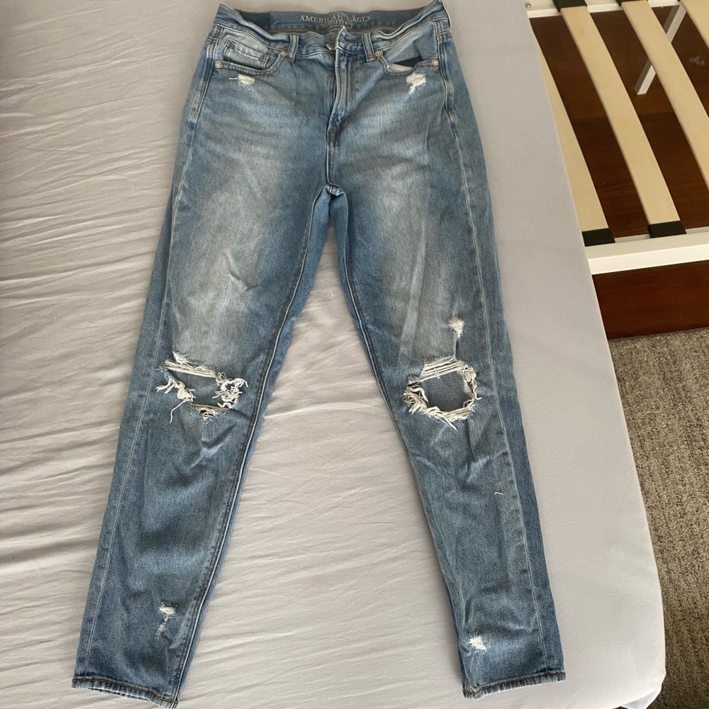 American Eagle Mom Jeans Distressed Size 2